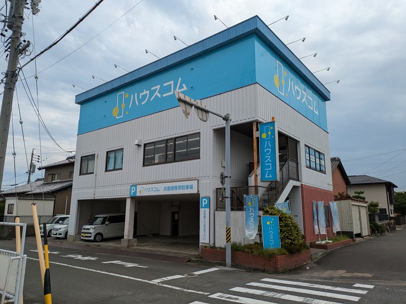 ハウスコム 四日市店の外観写真
