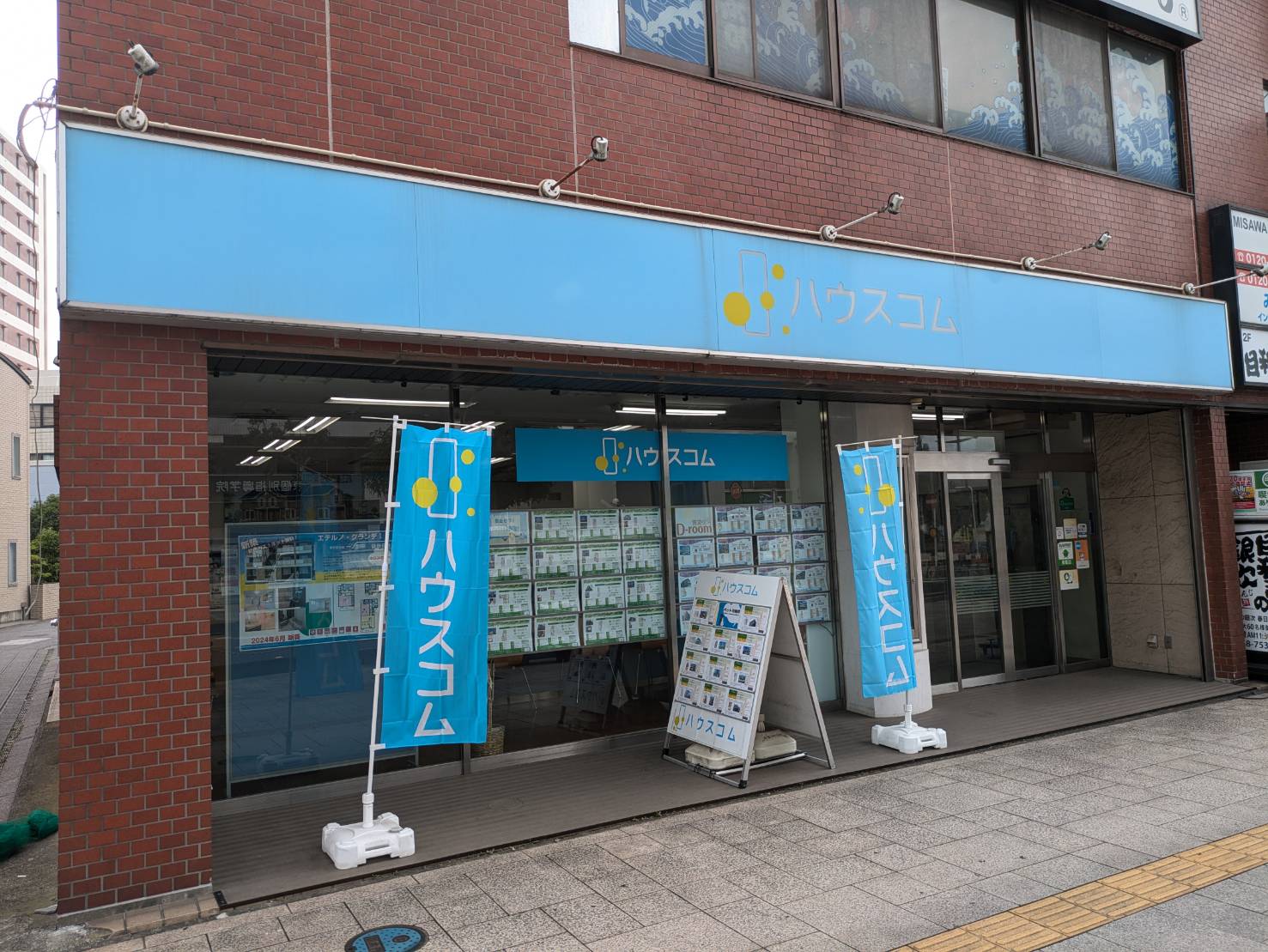 ハウスコム 春日部店の外観写真