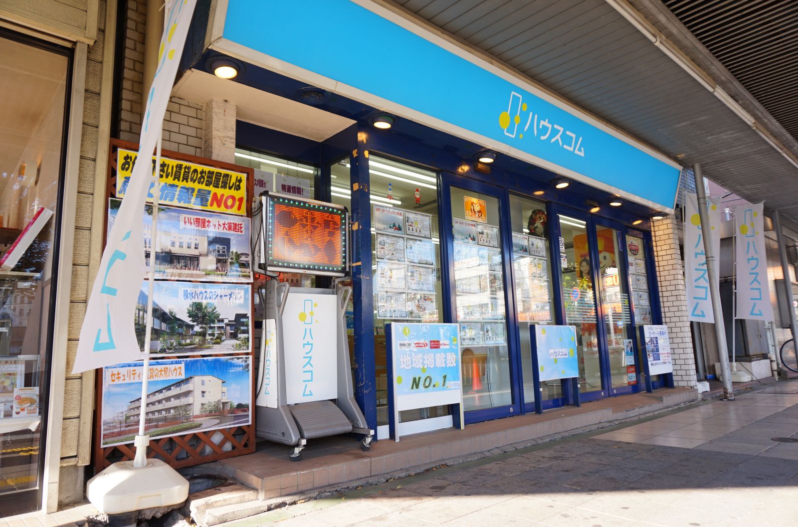 ハウスコム 蕨店の外観写真