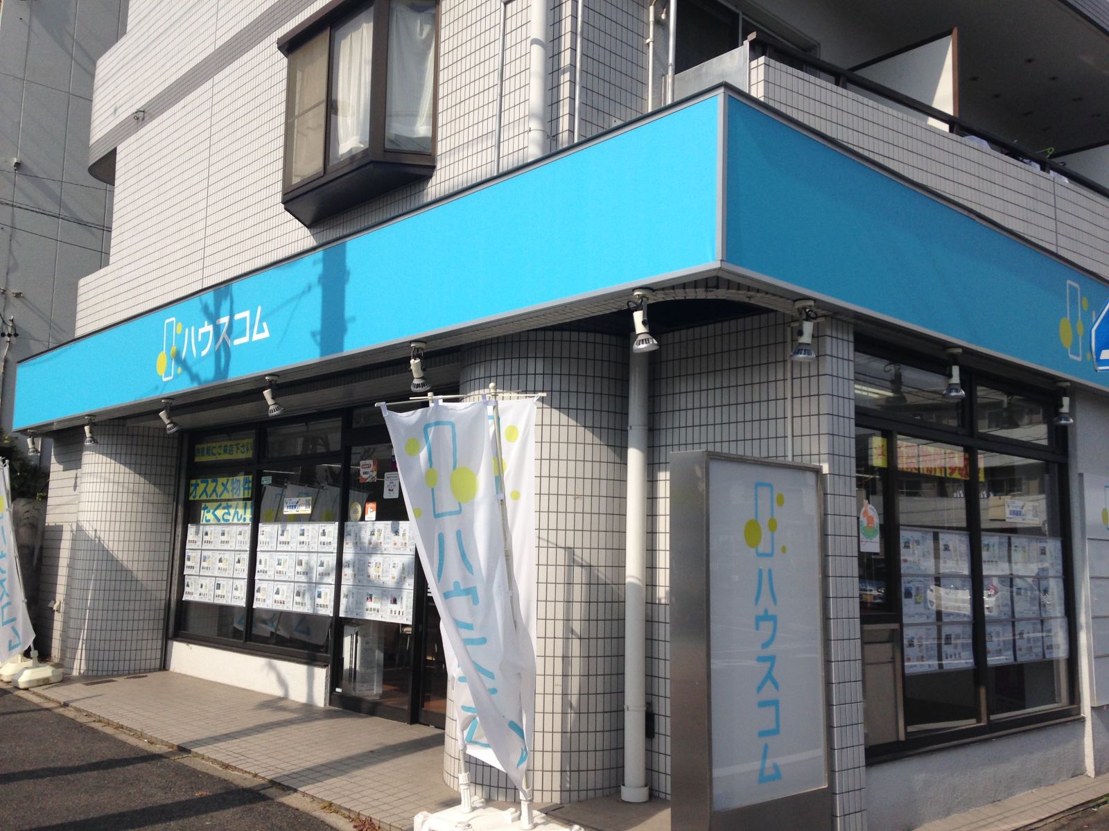 ハウスコム 東海通店の外観写真